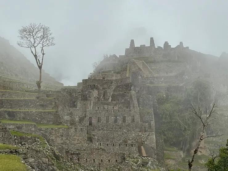 最後在離開路線二前再回頭一望，真的像是神秘的天空之城一樣