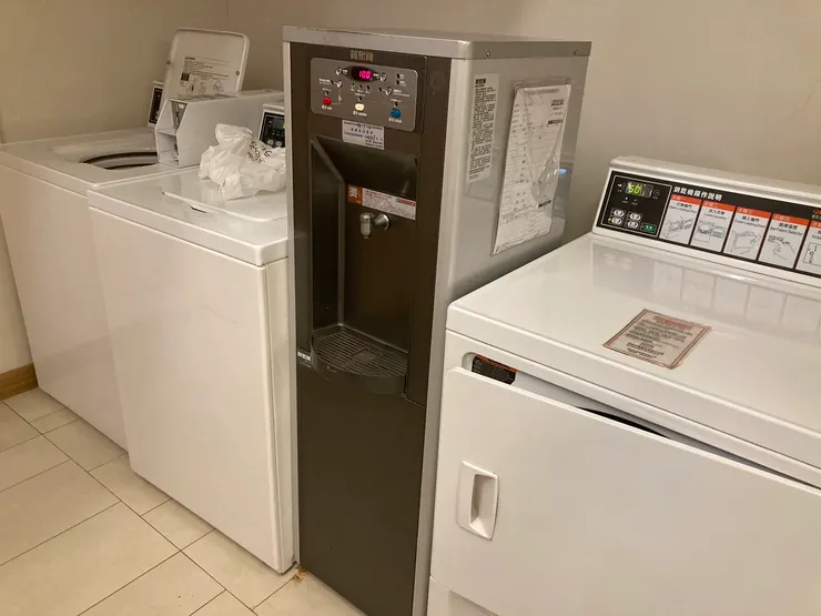 飲水機跟洗衣機也在地下室