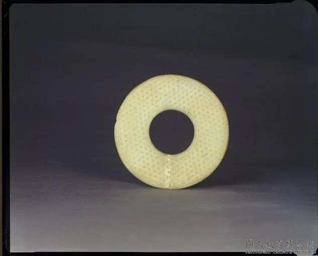 戰國玻璃璧。圖片取自故宮博物院