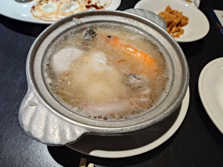 早餐太好吃，照片只拍了好料滿滿的海鮮粥