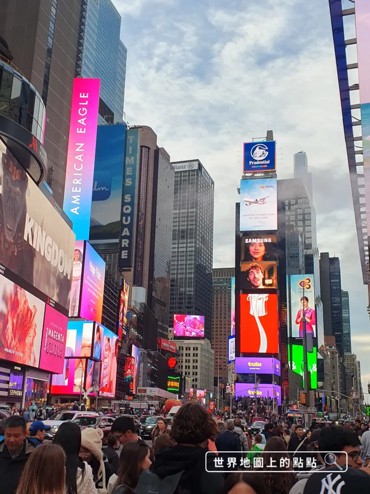 時代廣場人潮洶湧