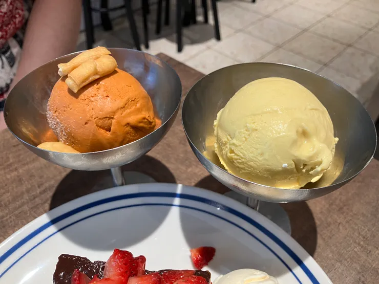 泰奶口味(左)；芒果口味(右)