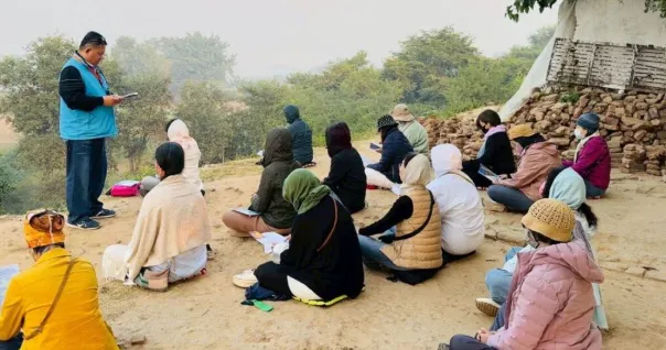 印度朝聖清晨修持共修場景。圖片來源：Google評論