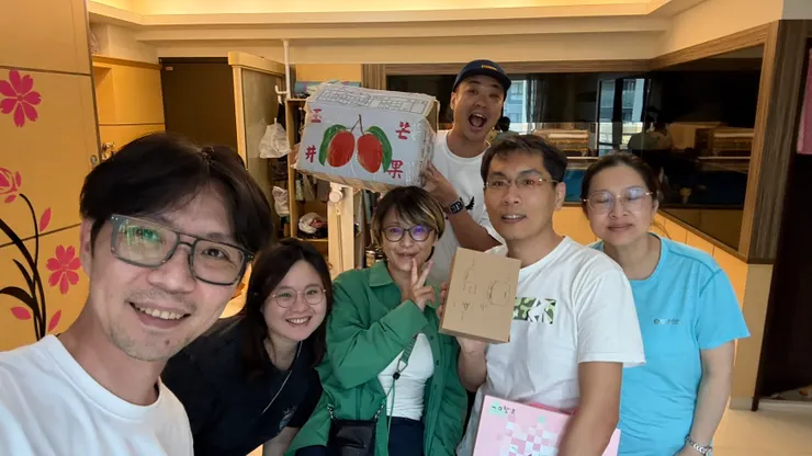 拜訪台灣泡泡龍病友協會理事長，並贈送罕病手寫字之熱恋禮盒