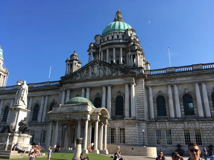 類似市政府的地方