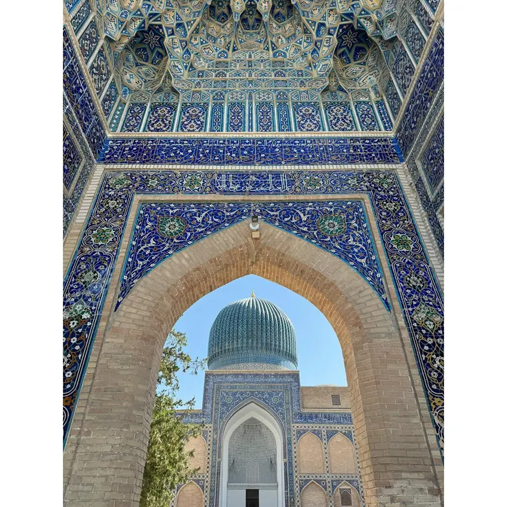 從大門口玄關看帖木兒陵寢