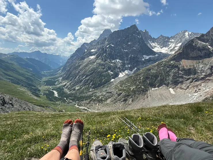 鞋子和羊毛襪子