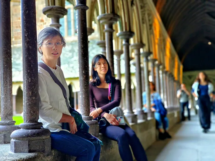 【迴廊不見修士沉思惟聞遊客讚聲！令人嘆為觀止的修道院迴廊，到處都很好拍。】