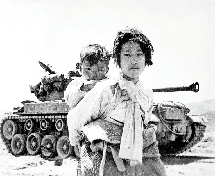 圖17.[7] 「女孩與坦克車」是代表性的韓戰影像。
