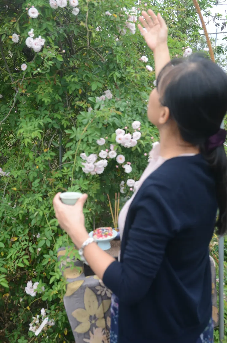 以自己釀的花酒祭奠花神