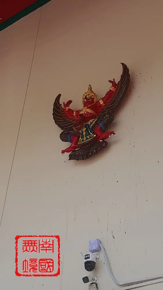 大殿前安置的神鷹標志-攝於2024年7月24日