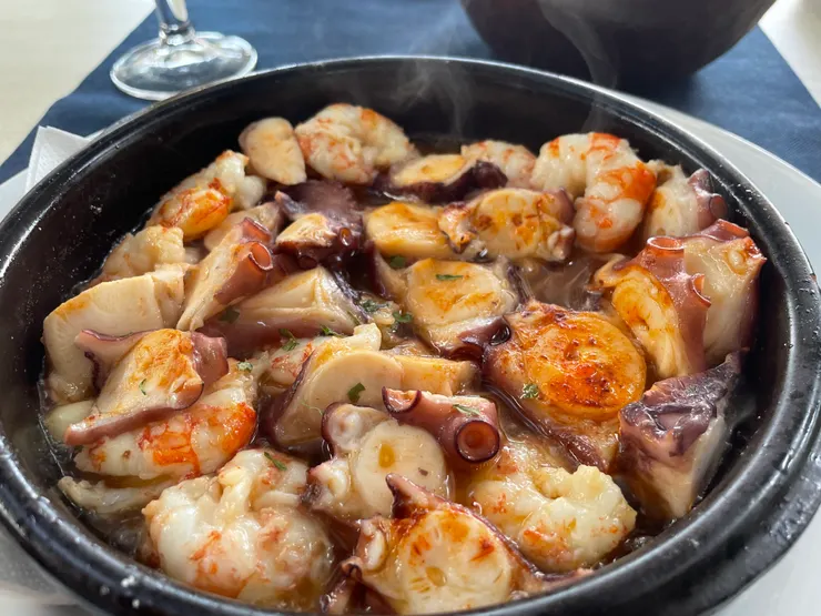 傳統的加利西亞式章魚 ( Pulpo a la Gallega ) 