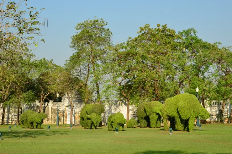 邦芭茵夏宮的大象綠意