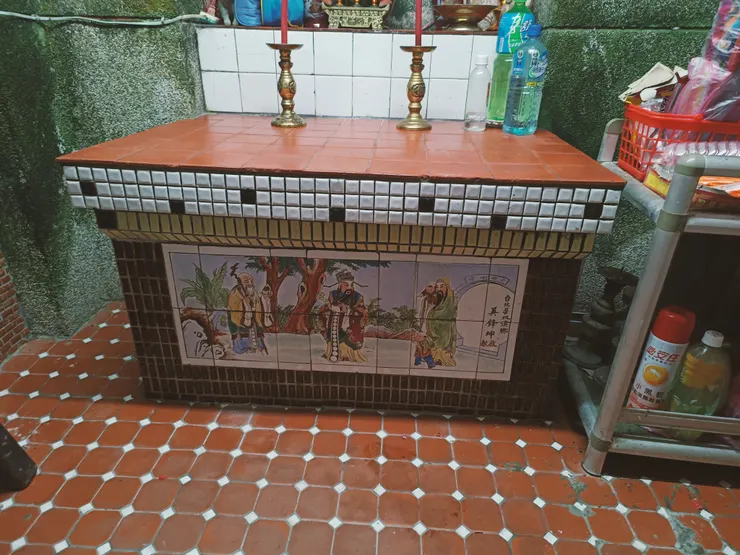 神龕下方也以燒畫磚裝飾