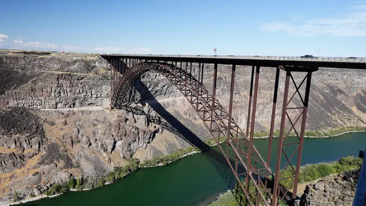 皮瑞尼鐵橋連接雙瀑縣和傑羅姆縣