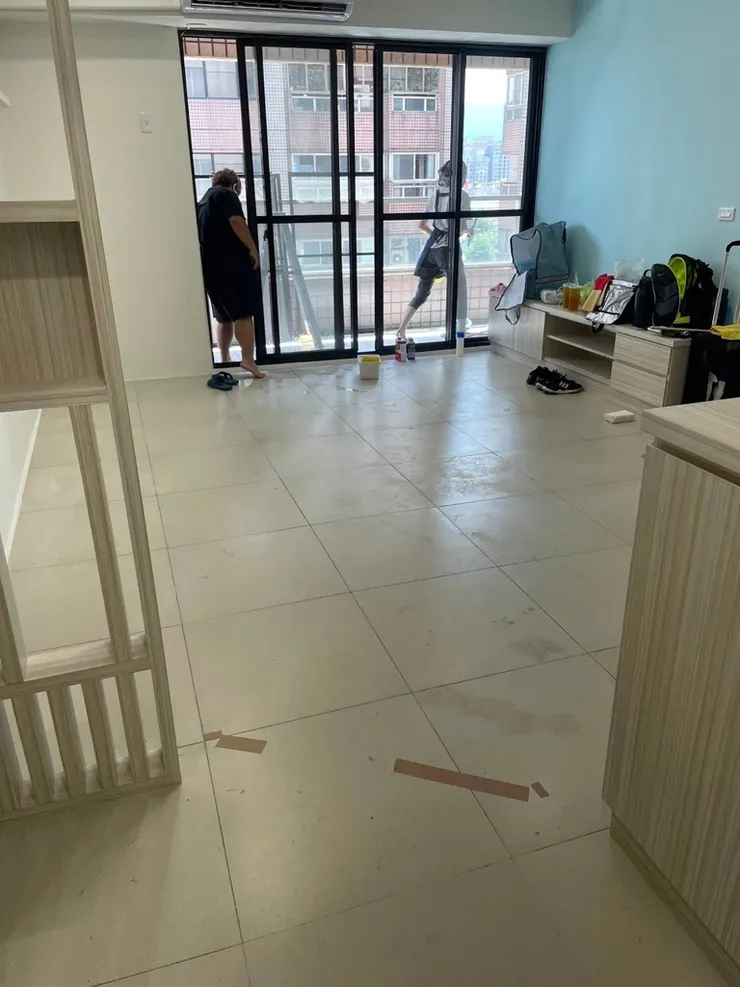 台中木地板推薦【佳翔木地板】木地板鋪設開箱│溫暖好踩超耐磨地