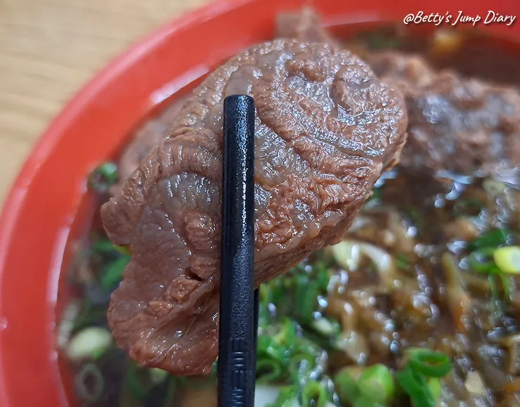 ▲苗栗通霄「滷飄香川味牛肉麵」 / 圖片來源：Betty's Jump Diary