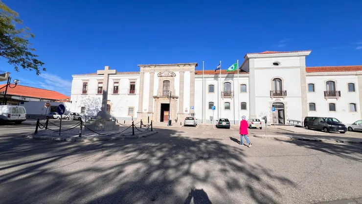 聖母升天修道院裡面設置法魯市政博物館。