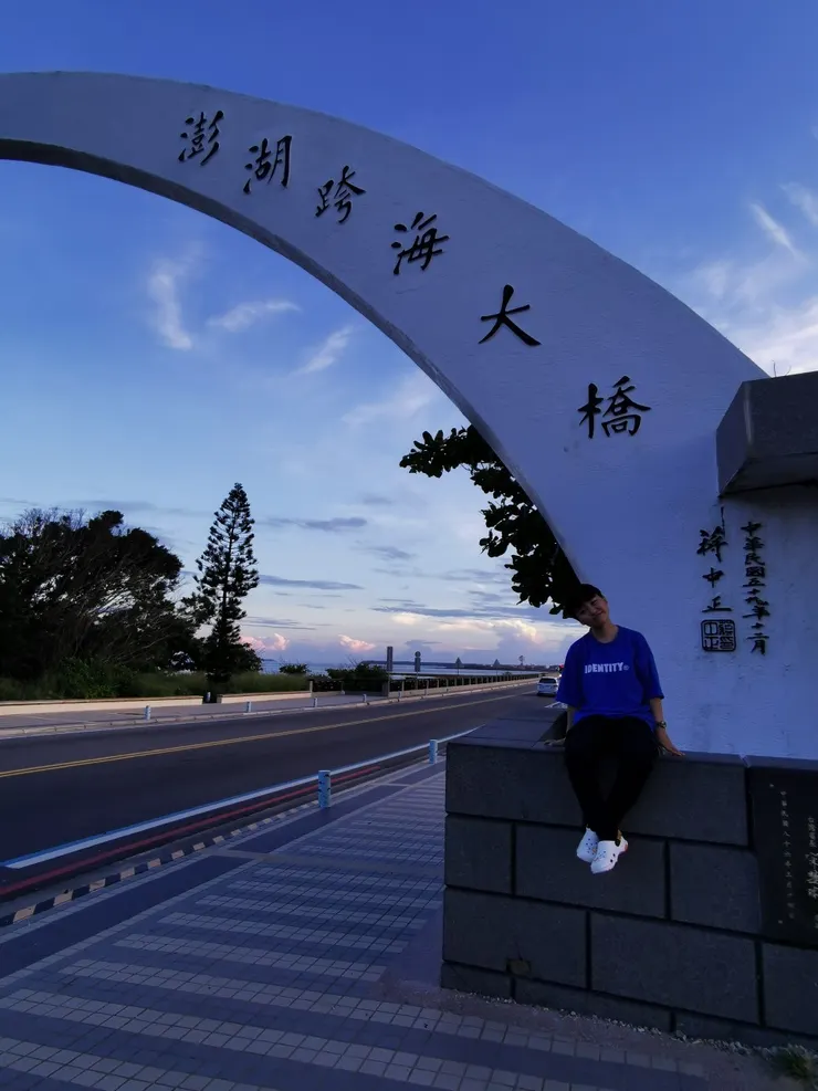 大家可以坐上來這個石臺上,拍照角度挺不錯的~