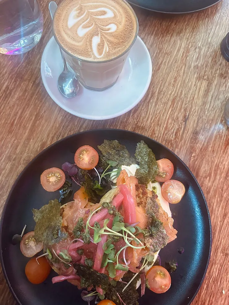 份量小又普通到不行的早午餐