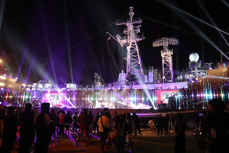 不少民眾來到彩排現場