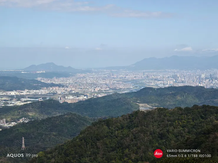 白雞山徑展望台北盆地(SHARP AQUOS R9 pro,65mm)