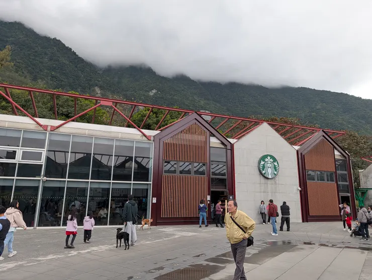 水泥質感星巴克（和平門市）