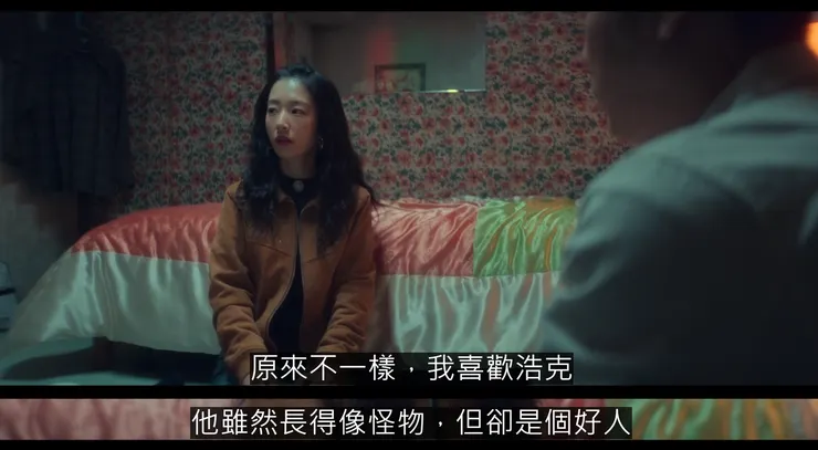 張洙源初次點到黃智熙的咖啡店外送，兩人談起摔角，不理解霍克·霍肯是誰，智熙誤認成「浩克」，說起她的想法。（Source: Disney+）