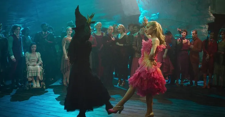 舞池裡,她們第一次進入同一個節奏裡。