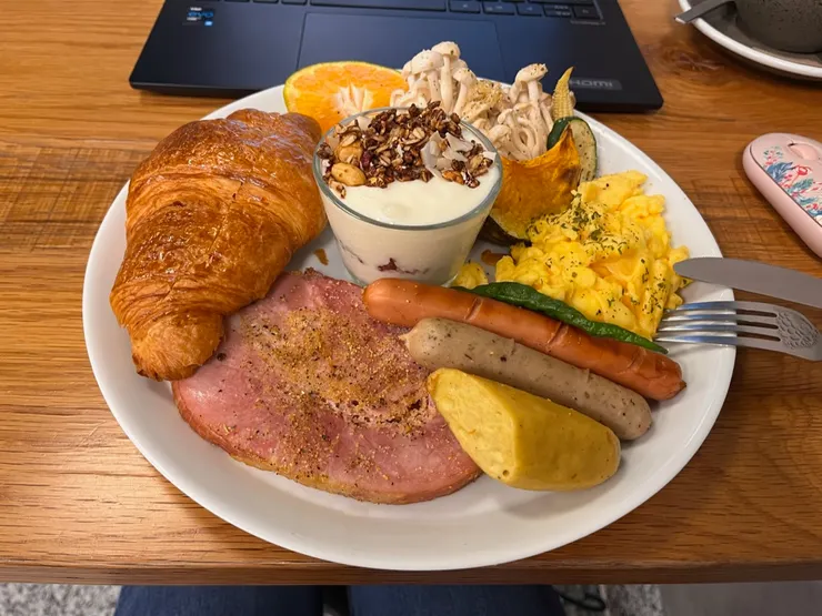 火腿徳腸早午餐。