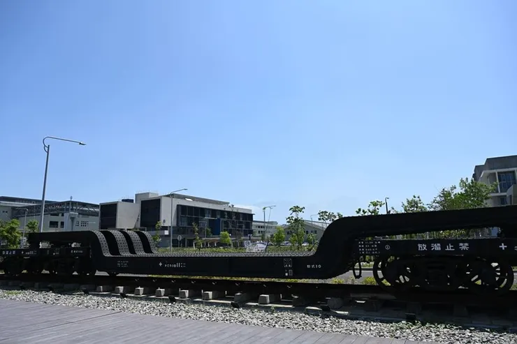  50D大物車長21.29公尺，可以載重50噸，目前全台僅剩１台在潮州鐵道園區。（圖片來源：快樂的過每一天）