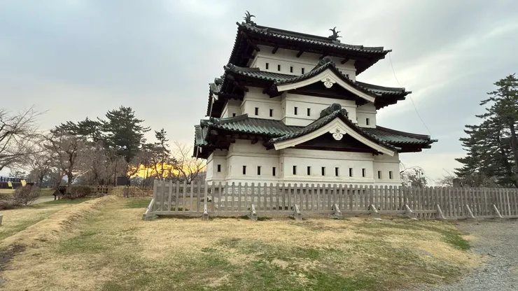 天守閣還在地上