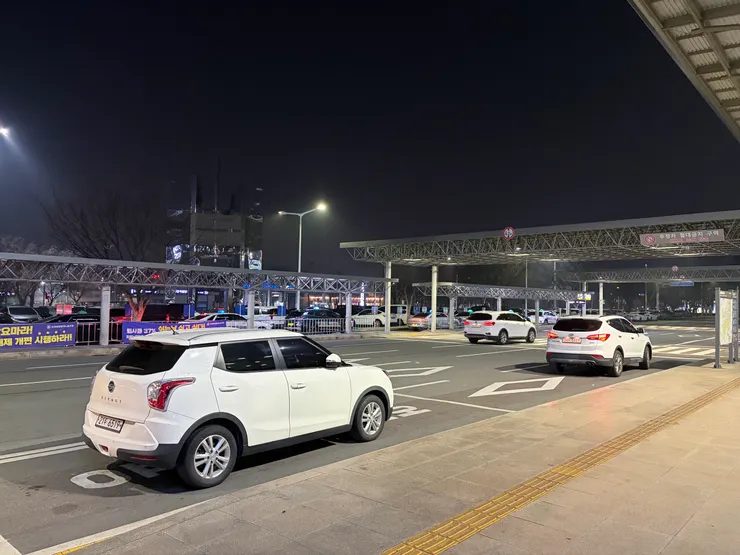 大邱機場的門口