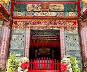 石獅與浮雕工藝精湛（圖片截圖於網路）