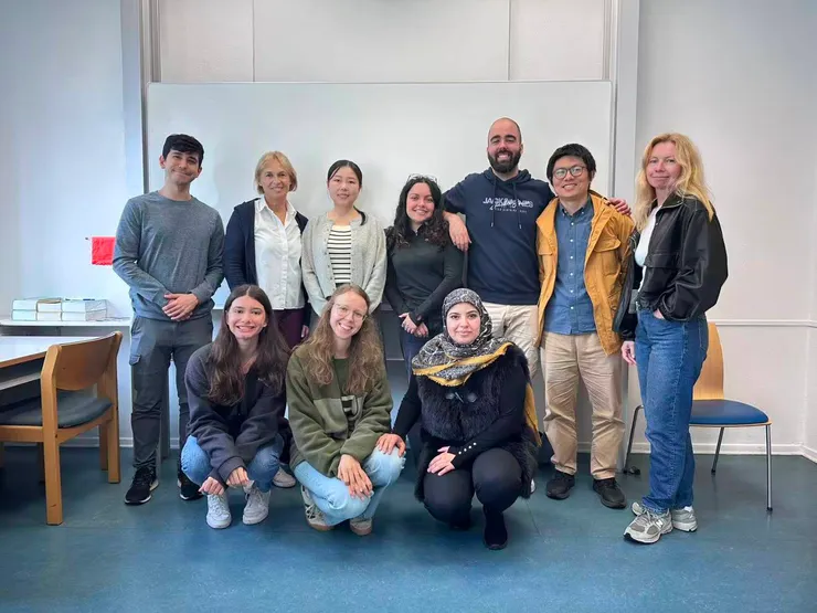 第三期課程的老師和同學，與頭髮越來越長的我