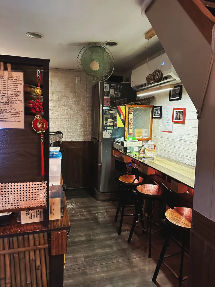 一樓只有少少幾個吧檯式的座位,門口有戶外座位區,位置也不多