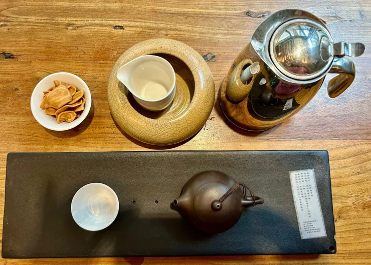 圖06 東方美人茶(小壺泡)、綜合酥餅