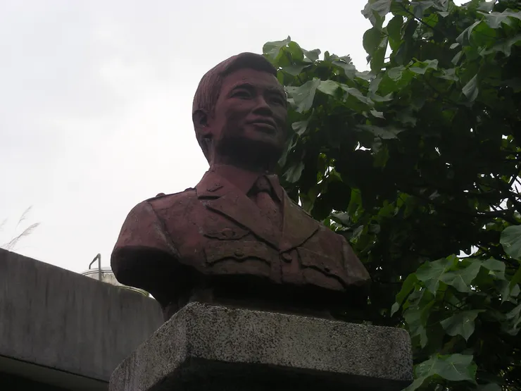 青潭堰的陳金龍像