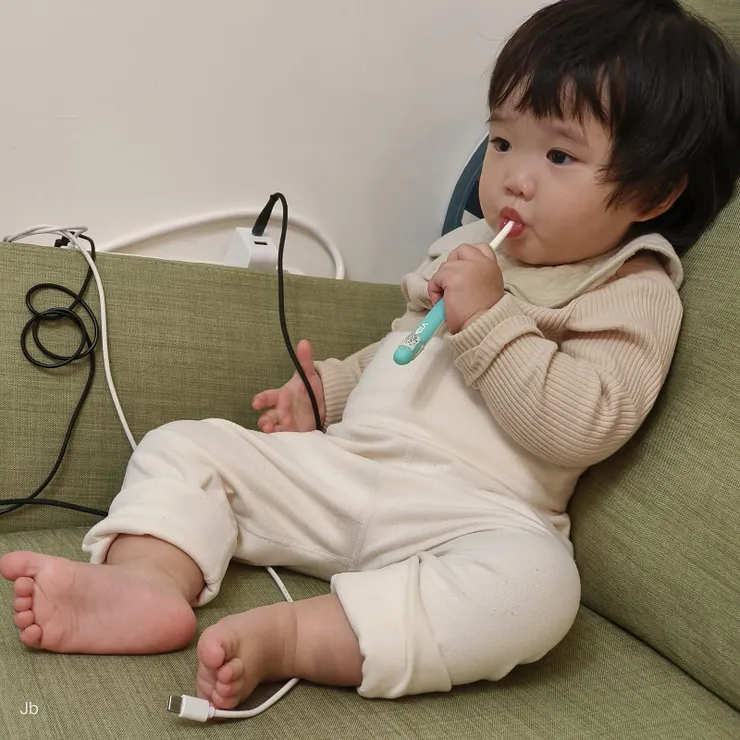 【小傢伙作息正常好帶出乎意料！我也會自己刷牙喔！一邊看電視10分鐘。】