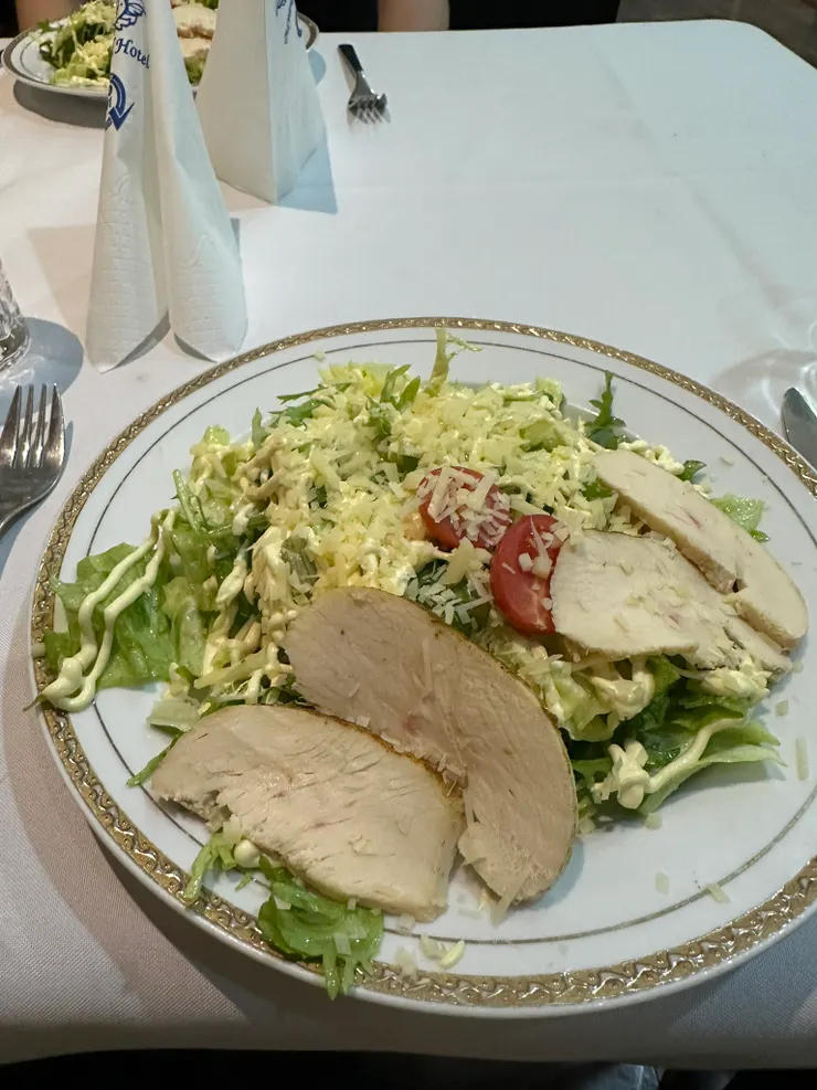 d炸麵包碎係佢人手掉落去比我地。。。