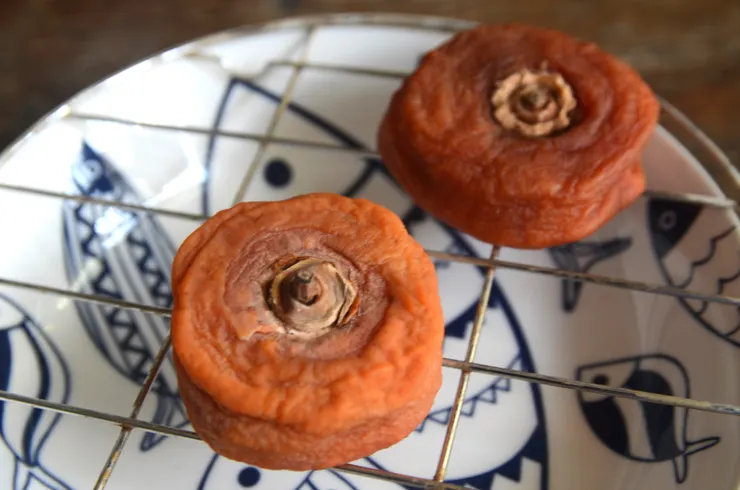 晚上與沒有太陽的時光，就用電風扇持續吹乾。