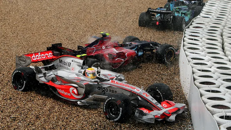 2007年歐洲大獎賽，多輛賽車滑出賽道