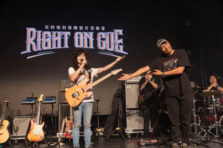 信樂團團長黃邁可站台打氣公布信樂團好消息