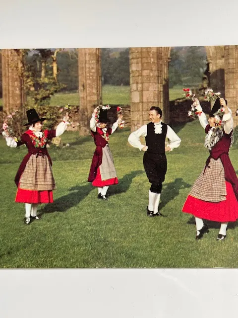 蘇格蘭的格子裙大家都很熟悉，但威爾斯的傳統服裝比較少人認識。 