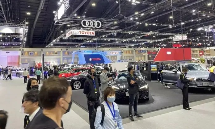 泰國是很重視關係的社會，要打入泰國市場，能用泰文介紹才比較能破心房