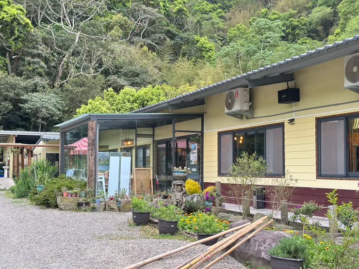 杉沐松農場的餐廳是間黃色小木屋
