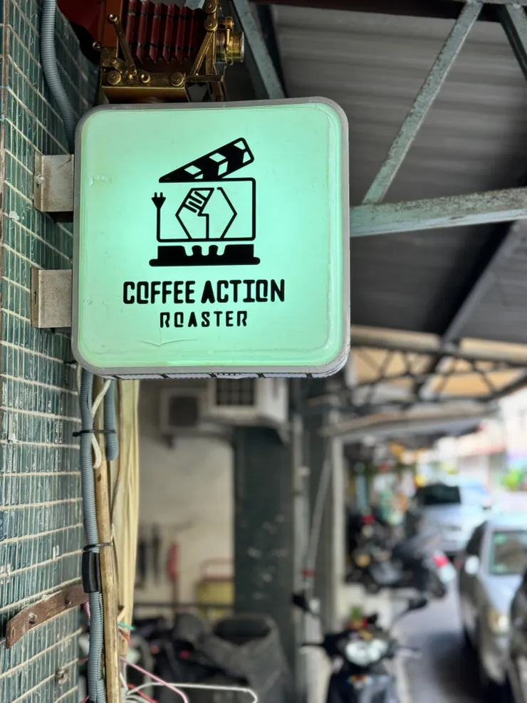 店家在巷弄轉角處不遠