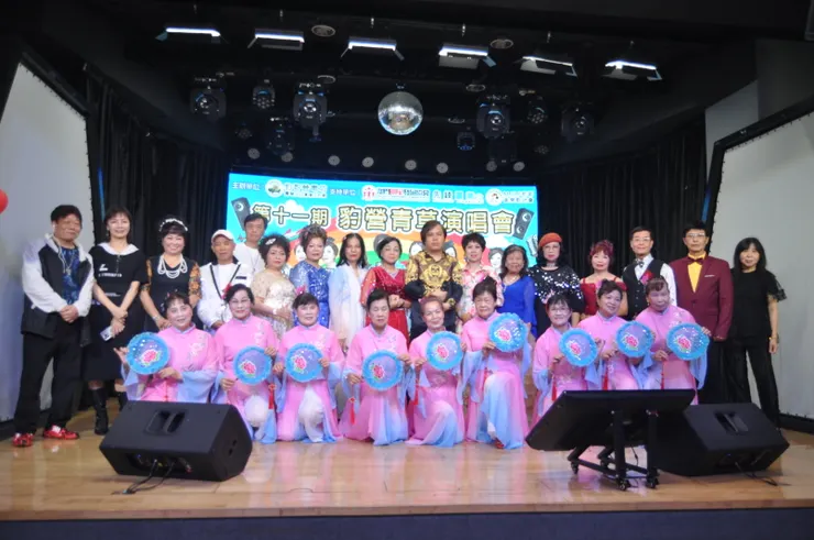 活動演唱者及舞蹈表演者合照