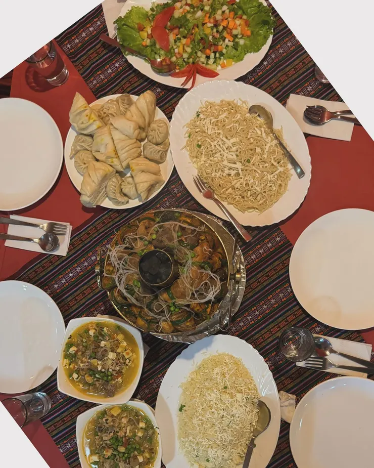 藏式火鍋套餐多到畫面無法完整拍到