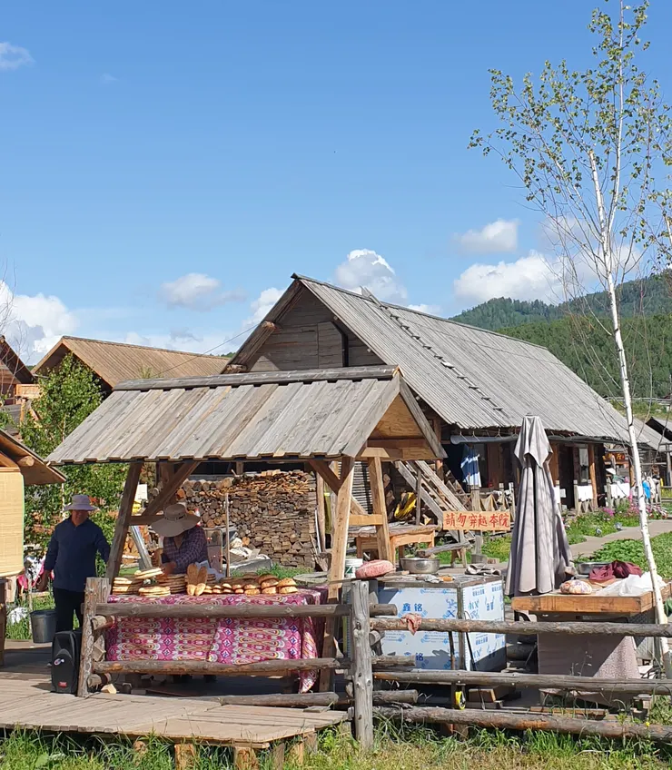 新疆四處可見販賣「囊」，一種像麵包的烤餅